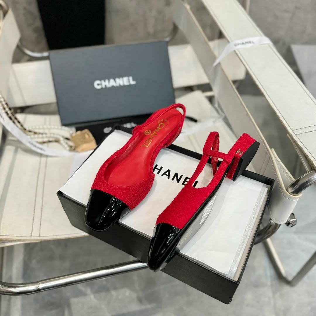 👟👟Ex-factory price 480👟👟 CHANEL Chanel flat bottom series🌹Fashionable classic sandals loved by all stars Fabric [👉] Mixed sheepskin👣🐏 Lining [👉] Silk sheep lining👣🐏 Insole [👉] Silk sheep👣🐏 Sole [👉] Genuine leather outsole imported from Italy 🌻 Packaging [👉] Chanel original box packaging 🌸 Code number [🦶🏻] 34-42 (⚠️34.41.42 is a custom code and cannot be returned or exchanged. Please understand)